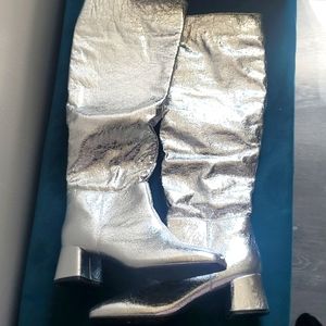 Silver crinkle metallic knee boots super comfy great for a concert 7.5